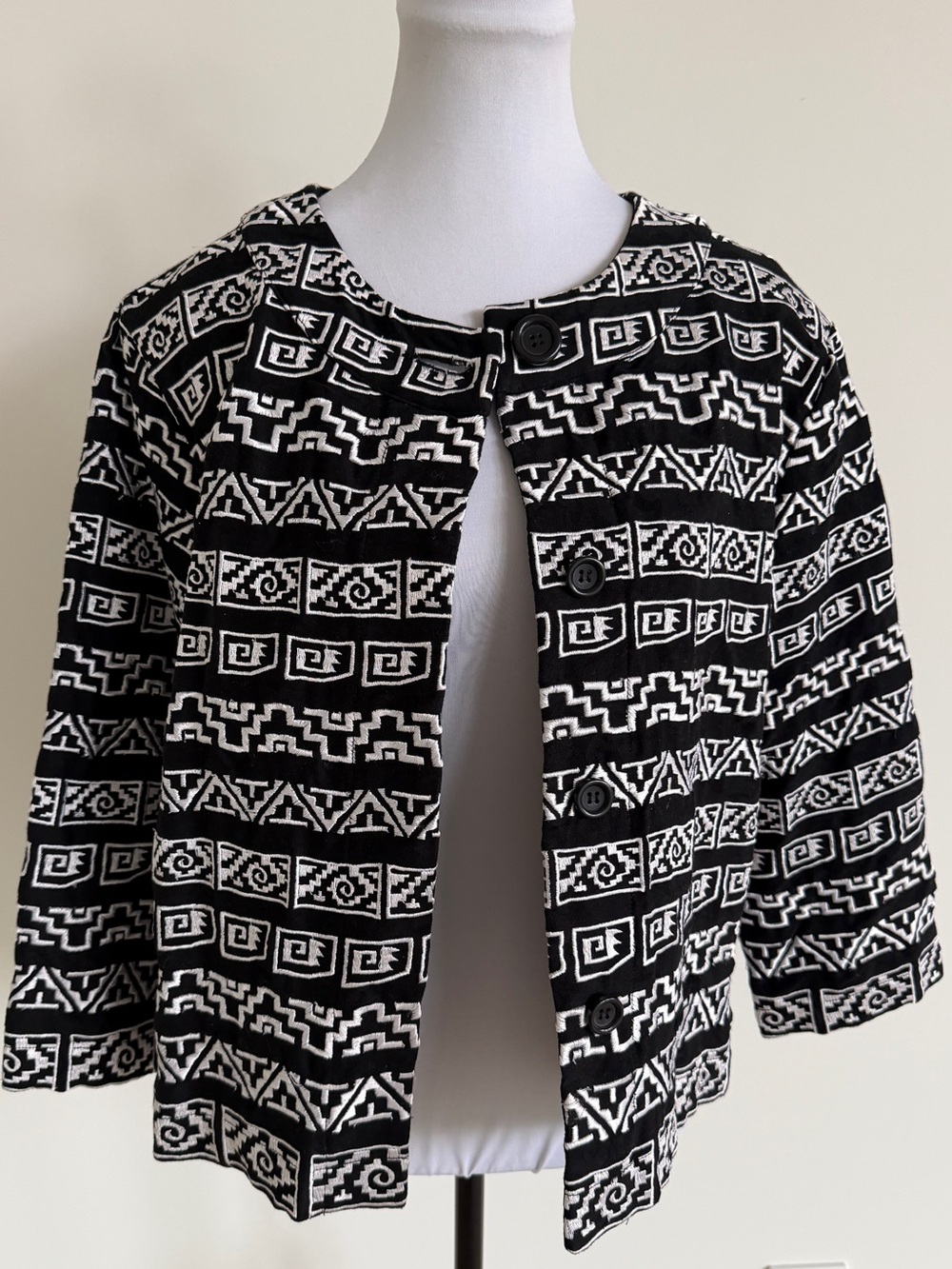 CHICO’S Embroidered 3/4 Sleeve Round Neck Jacket Tribal Aztec Western Casual